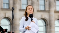 Greta Thunberg é detida durante protesto contra Israel em Copenhague