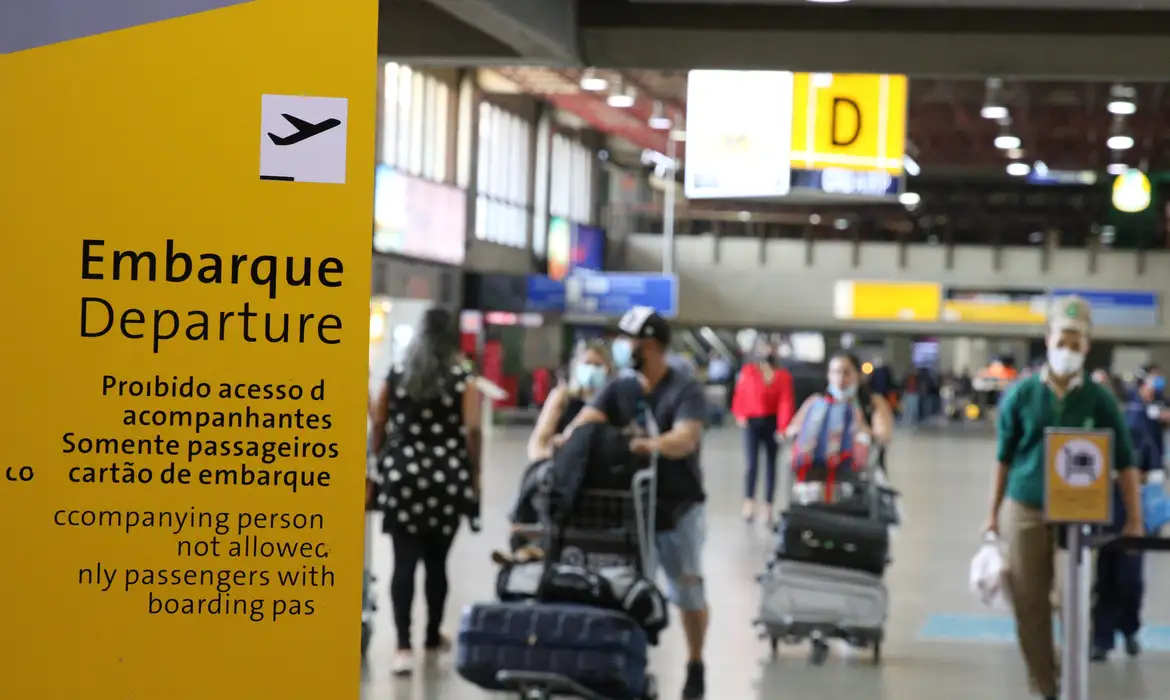 Incêndio em avião cargueiro força pouso de emergência em Guarulhos