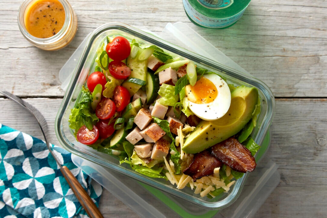 Salada Cobb é deliciosamente rica em proteínas