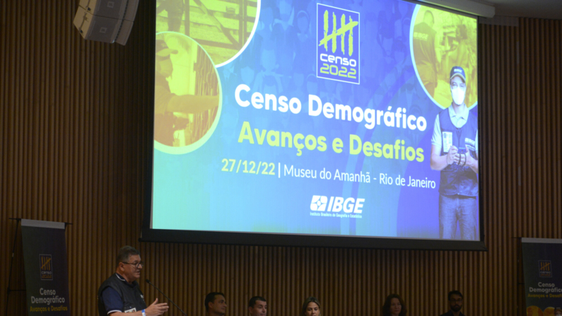 O presidente do Instituto Brasileiro de Geografia e Estatística (IBGE), Eduardo Luiz Gonçalves Rios Neto durante apresentação do balanço do Censo 2022, no Museu do Manhã, no Rio de Janeiro (Foto: Tomaz Silva/Agência Brasil)