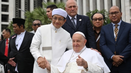 Polícia da Indonésia prende sete pessoas que pretendiam atacar o papa Francisco