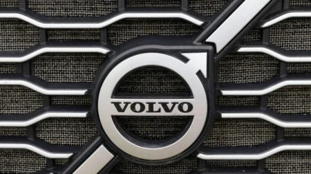 Volvo descarta plano de vender apenas carros totalmente elétricos até 2030