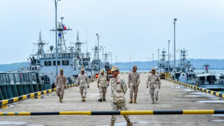 China oferecerá dois navios de guerra ao Camboja, levantando preocupações sobre a expansão da presença militar