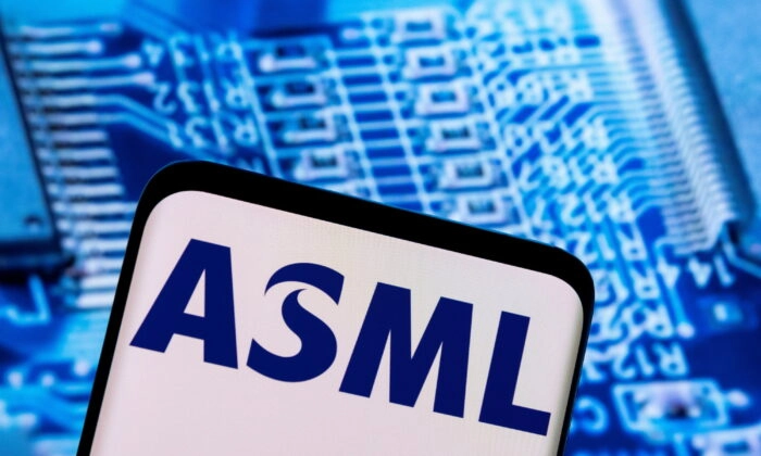 O logotipo da ASML é visto nesta ilustração tirada em 28 de fevereiro de 2022. Dado Ruvic/Reuters
