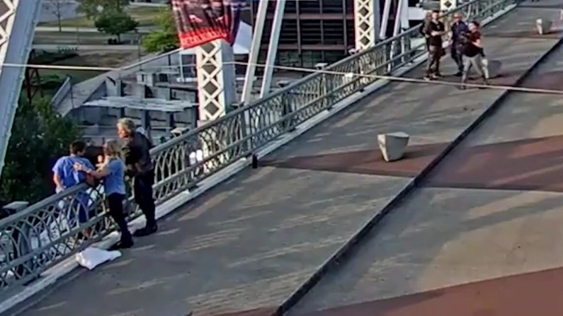 Captura de tela das câmeras de segurança da ponte em Nashville (Metropolitan Nashville Police Department)