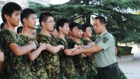 PCCh torna o treinamento militar obrigatório para crianças e estudantes universitários