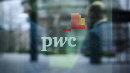 China aplica multa recorde de US$ 62 milhões à PwC e proibição de 6 meses por auditoria da Evergrande