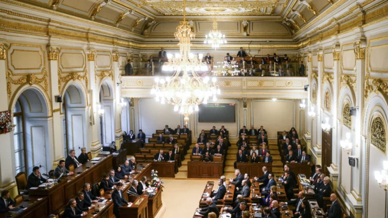 Parlamentar discursa no parlamento tcheco em Praga, em 27 de março de 2018. Michal Cizek/AFP via Getty Images
