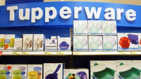 Tupperware declara falência depois de enfrentar dificuldades com a queda nas vendas