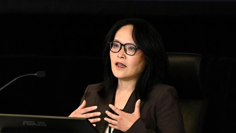 A deputada do NDP Jenny Kwan comparece como testemunha na Comissão de Interferência Estrangeira em Ottawa, na quarta-feira, 18 de setembro de 2024. (THE CANADIAN PRESS/Justin Tang)