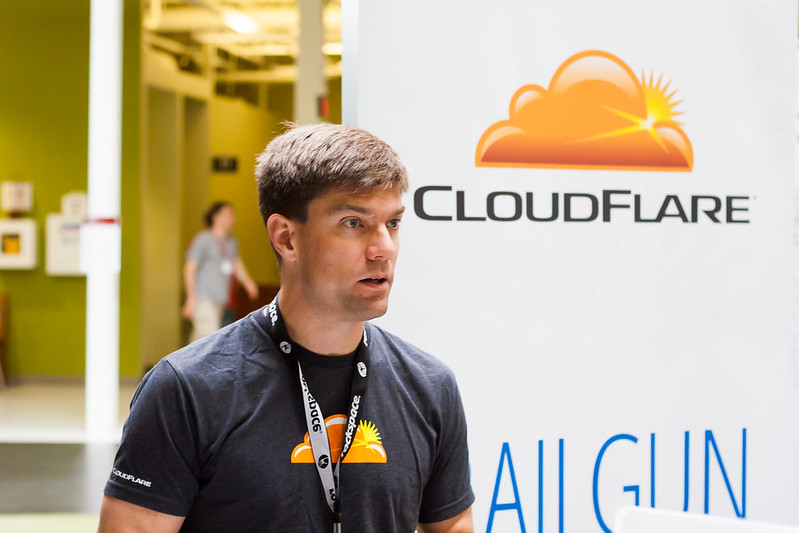 Cloudflare contradiz Anatel sobre bloqueio temporário do X no Brasil