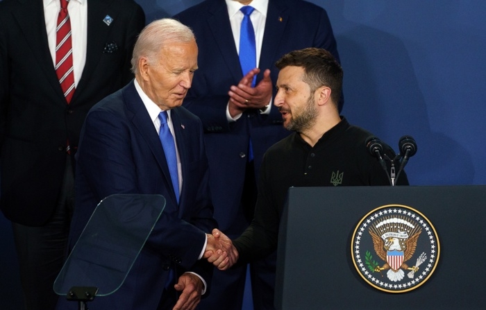 Foto de arquivo do presidente dos EUA, Joe Biden (à esquerda), e seu colega ucraniano, Volodymir Zelensky, em Washington, DC. (EFE/WILL OLIVER)