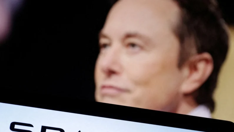 O logotipo da SpaceX e a foto de Elon Musk são vistos nesta ilustração tirada em 19 de dezembro de 2022. Dado Ruvic/Reuters
