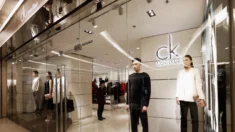 China investigará proprietário da Calvin Klein por suposto boicote a produtos de Xinjiang