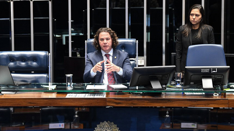 Veneziano anunciou cancelamento das votações, que dependiam da análise da regulamentação da reforma tributária (Foto: Jonas Pereira/Agência Senado)
