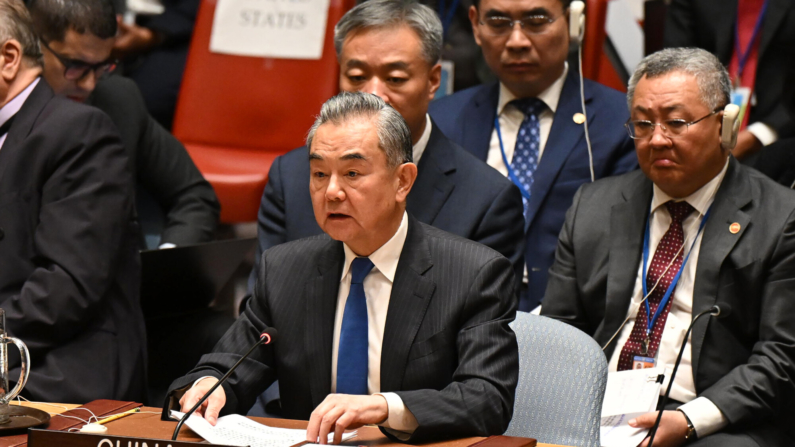  25 DE SETEMBRO: Wang Yi, Ministro das Relações Exteriores da China, participa do Conselho de Segurança durante a 79ª Assembleia Geral das Nações Unidas na sede da Organização das Nações Unidas (ONU) em 25 de setembro de 2024 em Nova York