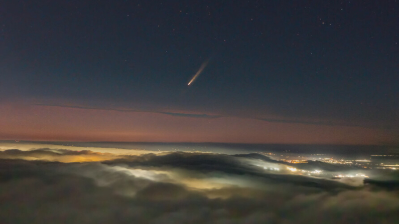  cometa C/2023 A3, conhecido como Tsuchinshan-ATLAS capturada por Daniel Korona, e eleita a foto do dia pela NASA (Foto: Reprodução/Redes Sociais via @universe_view_screen)