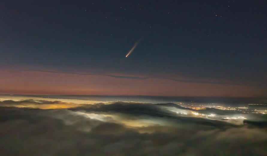 Cometa Tsuchinshan-ATLAS sobrevive ao calor solar e promete espetáculo nos céus de outubro