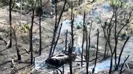 Tropas russas expulsam quase todos os defensores ucranianos e içam bandeira em Vugledar