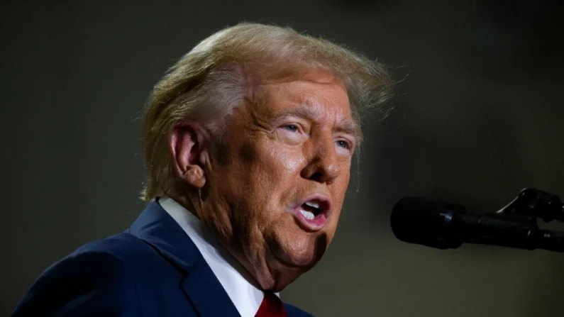 O ex-presidente Donald Trump fala em um comício de campanha no Bayfront Convention Center em Erie, Pensilvânia, em 29 de setembro de 2024 (Jeff Swensen/Getty Images)