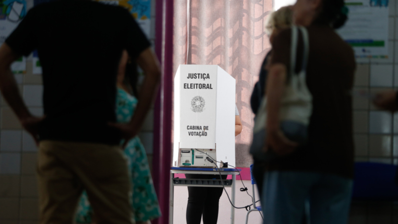 Movimentação de eleitores na 1ª Zona Eleitoral no bairro da  Bela Vista,  EMEF Celson Leite Ribeiro Filho. (Foto Paulo Pinto/Agencia Brasil)