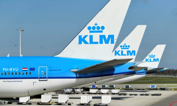 Aviões da KLM estacionados em Amsterdã em 2 de abril de 2020. Piroschka van de Wouw/Reuters
