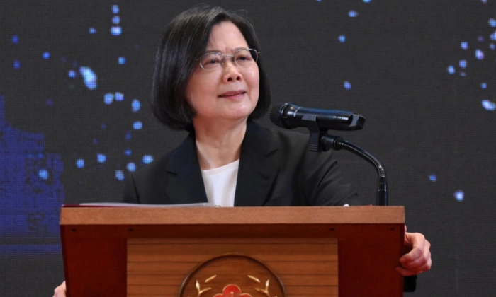 A então presidente de Taiwan, Tsai Ing-wen, fala durante uma conferência de imprensa no sétimo aniversário de seu mandato, no Gabinete Presidencial em Taipei, Taiwan, em 20 de maio de 2023. (Sam Yeh/AFP via Getty Images)
