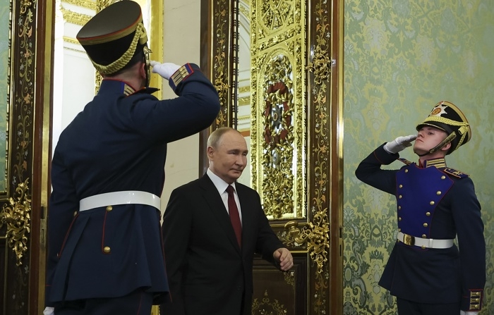 Moscou, 09/10/2024 - O líder russo Vladimir Putin chega para uma reunião com o presidente bielorrusso Alexander Lukashenko no Kremlin (EFE/ Sergei Ilnitsky)