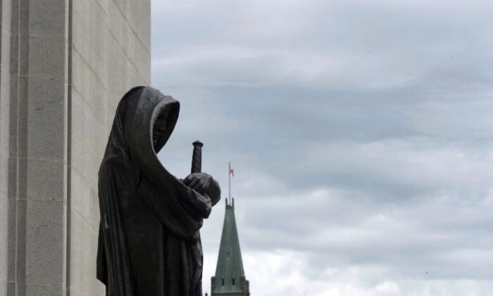 A estátua do juiz do lado de fora da Suprema Corte do Canadá, em Ottawa, em uma foto de arquivo (. The Canadian Press/Adrian Wyld)
