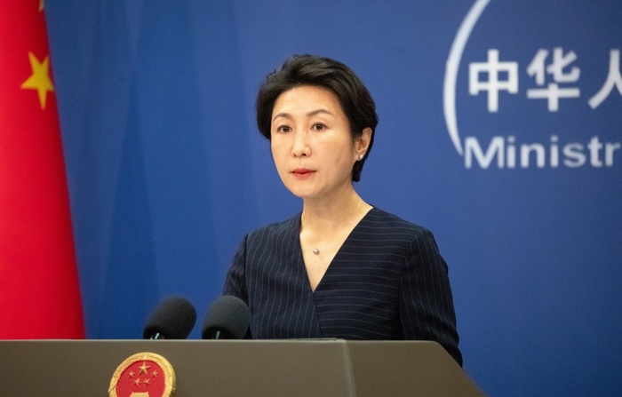 A porta-voz do Ministério das Relações Exteriores da China, Mao Ning, fala durante uma coletiva de imprensa no Ministério das Relações Exteriores em Pequim, China, 14 de outubro de 2024 (EFE/EPA/JESSICA LEE)