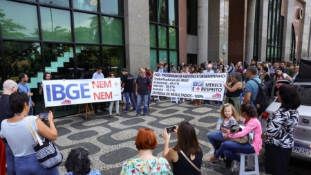 Funcionários do IBGE fazem greve por 24 horas contra nova fundação; sindicato fala em “processo de privatização”