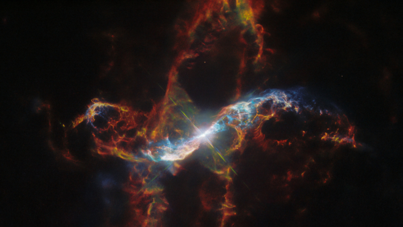 R Aquarii: Uma extensão de luz Imagem: NASA, ESA, Matthias Stute , Margarita Karovska , Davide De Martin (ESA/Hubble), Mahdi Zamani (ESA/Hubble)