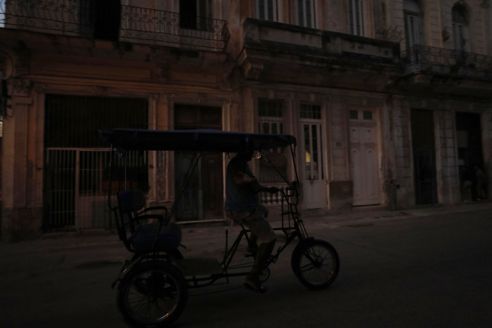 Cuba paralisa trabalhos estatais não essenciais devido a crise energética