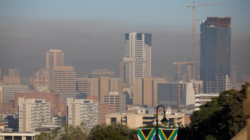 Uma visão geral do horizonte de Pretória com poluição no ar tirada dos Union Buildings em Pretória, África do Sul, em 19 de junho de 2024. Phill Magakoe/Pool via Reuters
