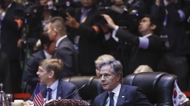 O secretário de Estado dos EUA, Antony Blinken, durante sua participação na cúpula dos líderes da Associação das Nações do Sudeste Asiático (ASEAN) em Laos (EFE/EPA/RUNGROJ YONGRIT)
