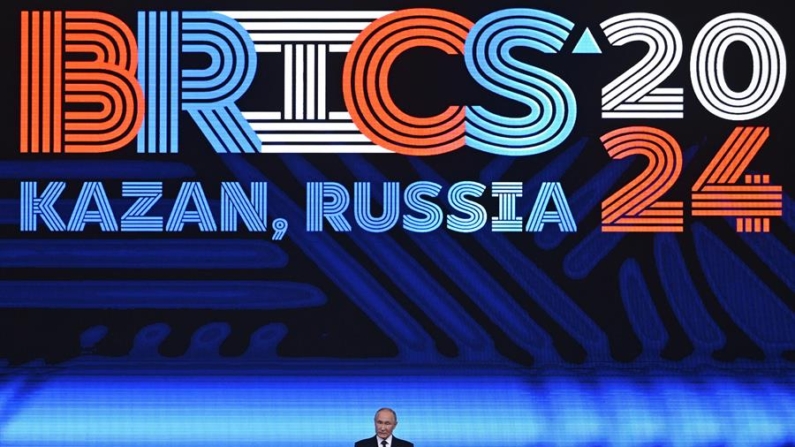 O líder da Rússia, Vladimir Putin, discursa durante uma recepção festiva da cúpula do BRICS em Kazan, Rússia, em 23 de outubro de 2024 (EFE/EPA/ALEXANDER NEMENOV / POOL)