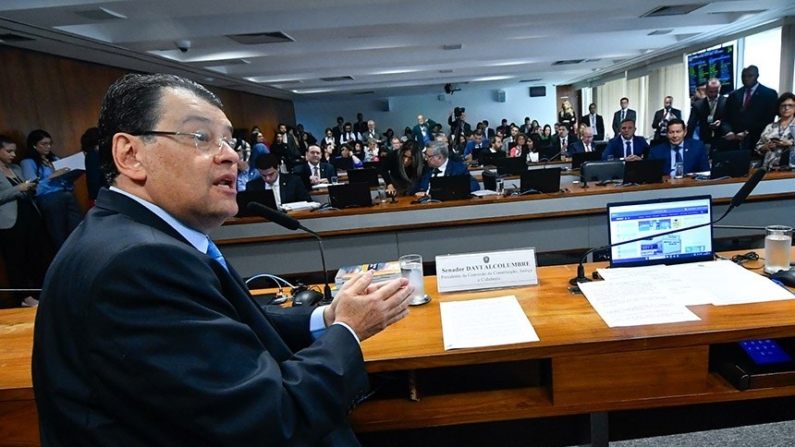 Relator Eduardo Braga propõe 11 audiências na CCJ e duas sessões temáticas no Plenário (Foto: Geraldo Magela/Agência Senado)