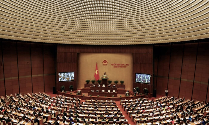 Deputados participam da cerimônia de abertura da sessão de outono da Assembleia Nacional em Hanói, Vietnã, em 23 de outubro de 2017. Kham/Reuters
