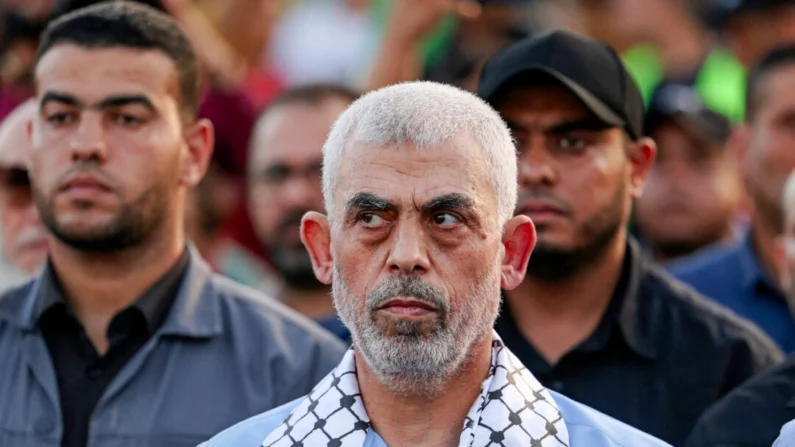 Yahya Sinwar participa de um comício na Cidade de Gaza em 1º de outubro de 2022 (Mahmud Hams/AFP via Getty Images)