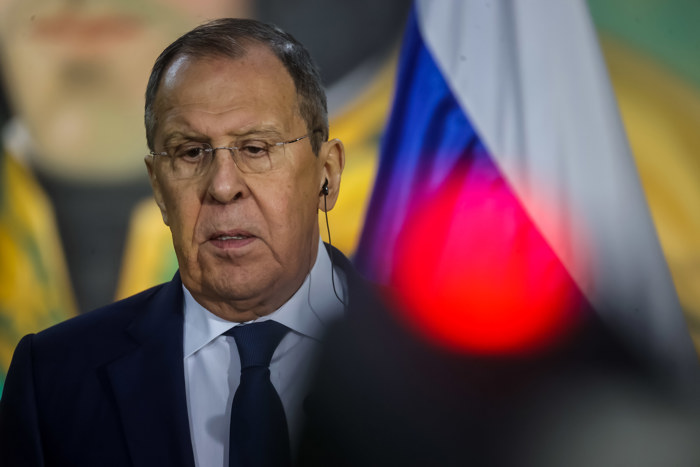 Lavrov diz que Rússia e EUA estão “à beira de conflito militar direto”