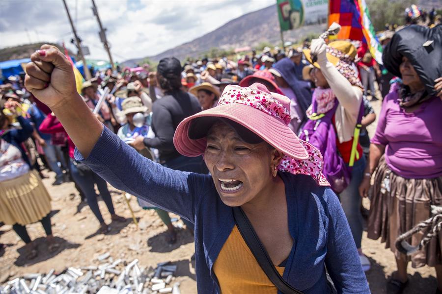 Presidente da Bolívia diz que “grupos armados” ligados a Evo Morales invadiram 3 quarteis