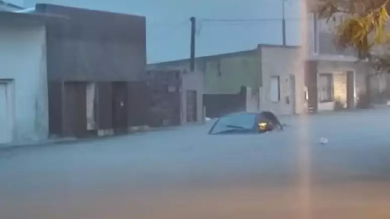 Jaguarão, no Rio Grande do Sul, enfrentou um intenso temporal que resultou em alagamentos de várias ruas (Foto: Reprodução/Youtube via Perfil Brasil)