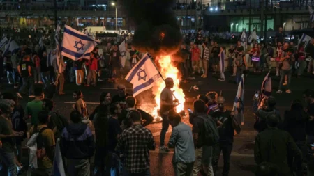 Protestos eclodem em Israel depois que Netanyahu demite o ministro da Defesa, Gallant