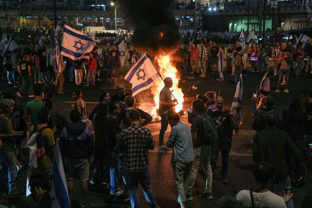 Protestos eclodem em Israel depois que Netanyahu demite o ministro da Defesa, Gallant