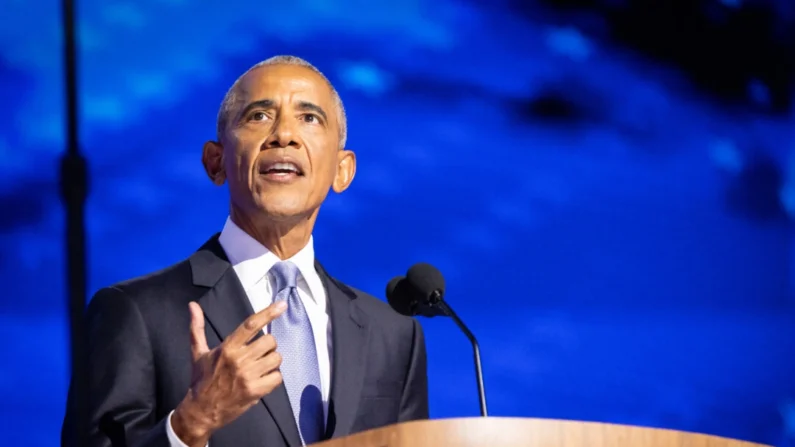 O ex-presidente Barrack Obama discursa na Convenção Nacional Democrata realizada em Chicago em 20 de agosto de 2024 (John Fredricks/Epoch Times)