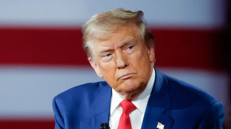 O candidato presidencial republicano, ex-presidente Donald Trump, participa de uma reunião da Fox News com Sean Hannity na New Holland Arena em Harrisburg, Pensilvânia, em 4 de setembro de 2024. (Kevin Dietsch/Getty Images)
