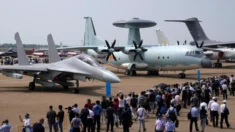 Xi visita a Força Aérea do PLA em meio a especulações sobre controle enfraquecido do poder