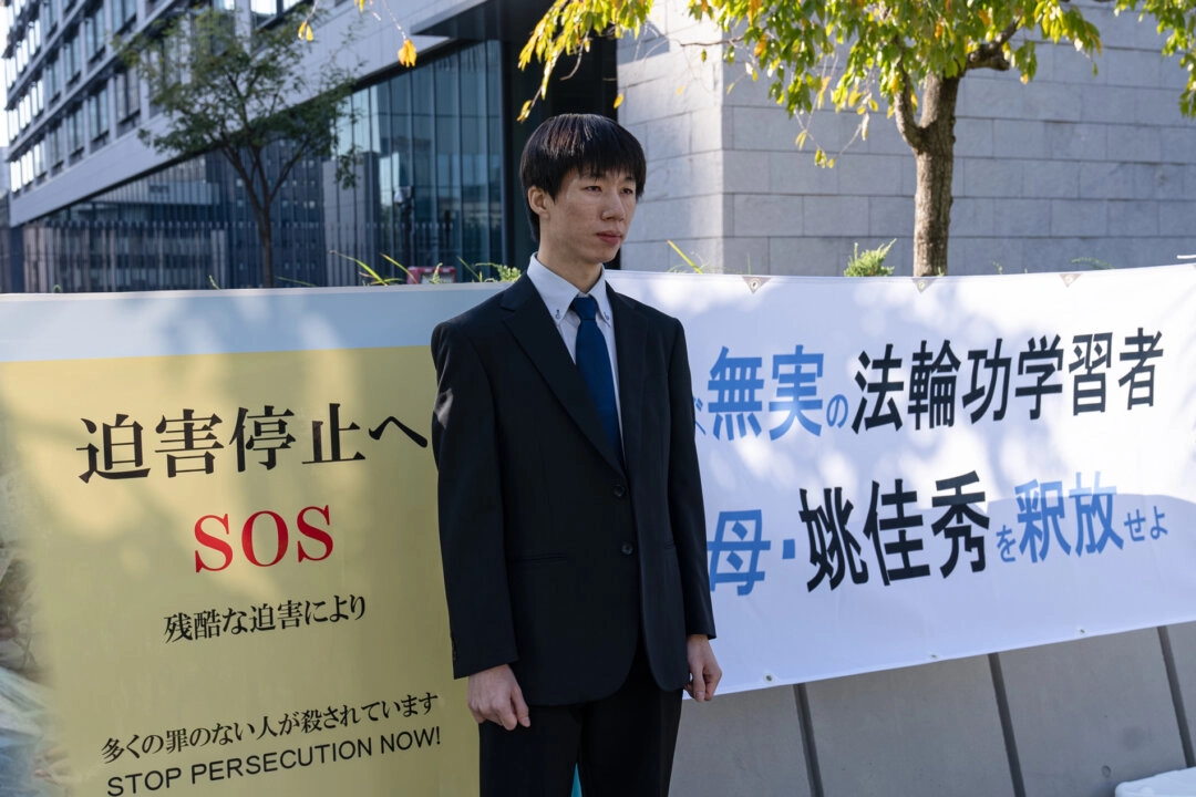 Polícia chinesa detém praticante do Falun Gong; seu filho no Japão faz apelo por ajuda