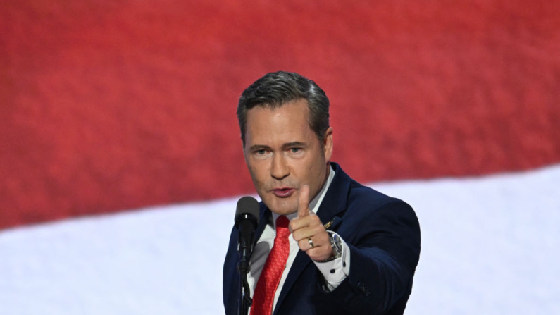 O deputado americano da Flórida Michael Waltz fala durante o terceiro dia da Convenção Nacional Republicana de 2024 no Fiserv Forum em Milwaukee, Wisconsin, em 17 de julho de 2024 
(Foto de ANDREW CABALLERO-REYNOLDS/AFP via Getty Images)