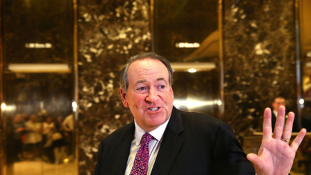 Trump nomeia ex-governador do Arkansas Mike Huckabee como embaixador em Israel